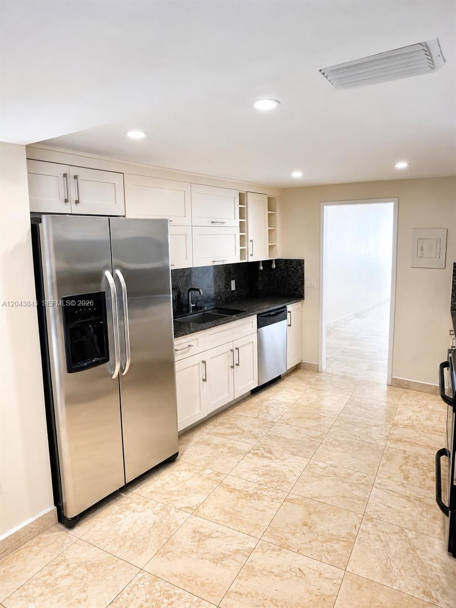 5255 Collins Avenue 7b Property Photo 12