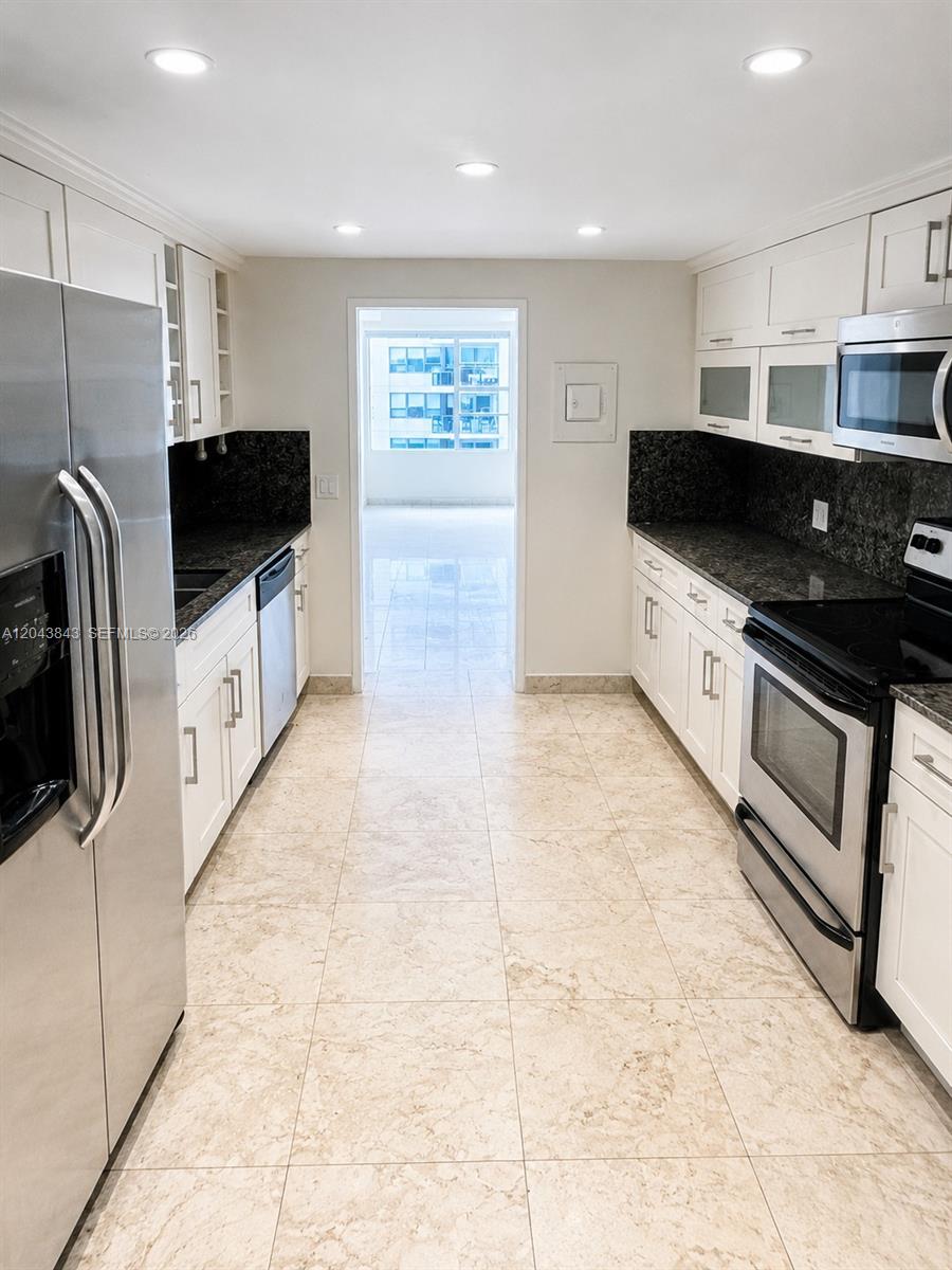 5255 Collins Avenue 7b Property Photo 13