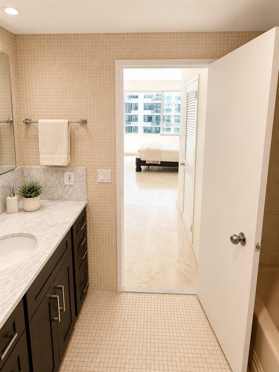 5255 Collins Avenue 7b Property Photo 20