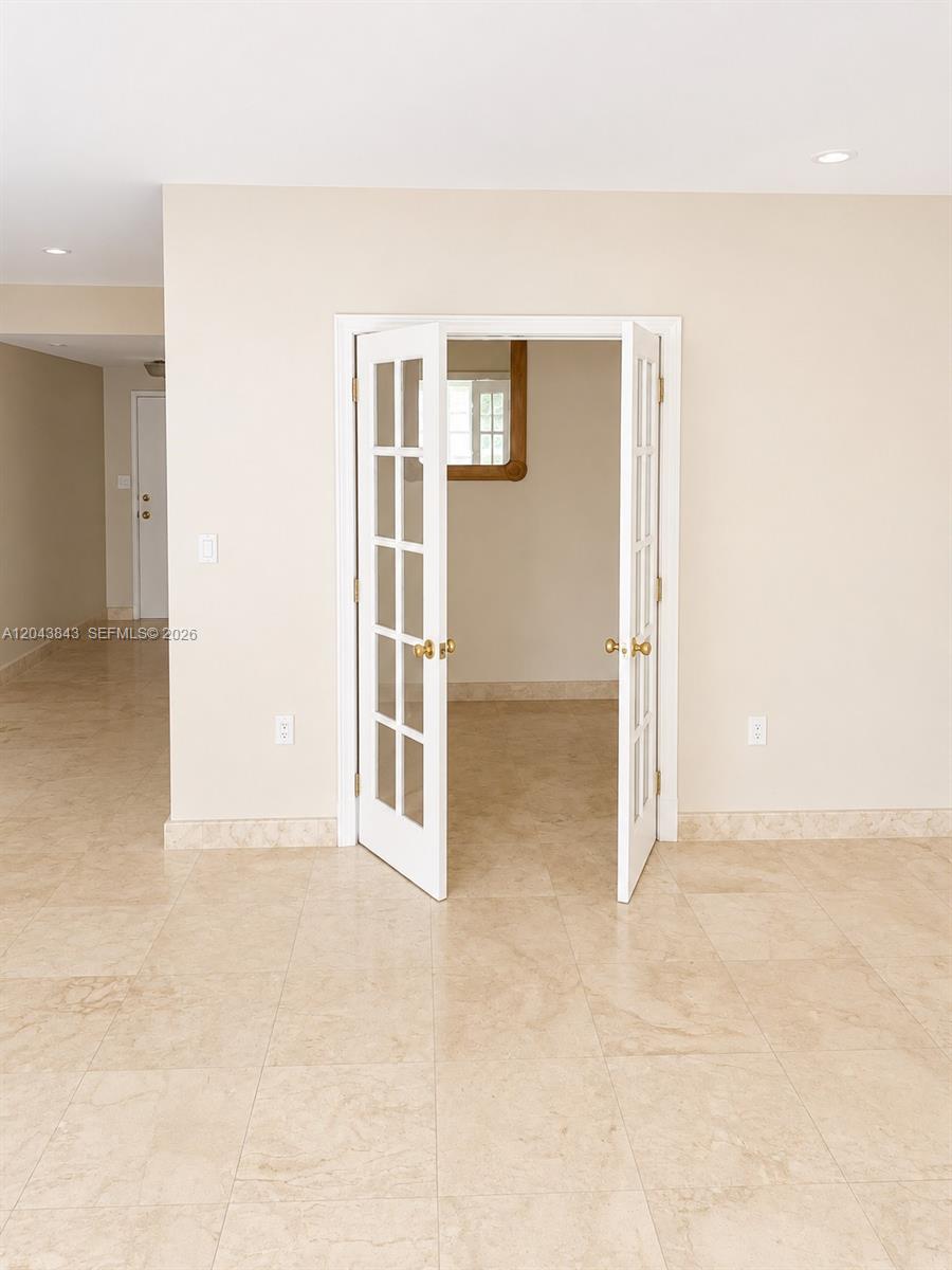5255 Collins Avenue 7b Property Photo 21