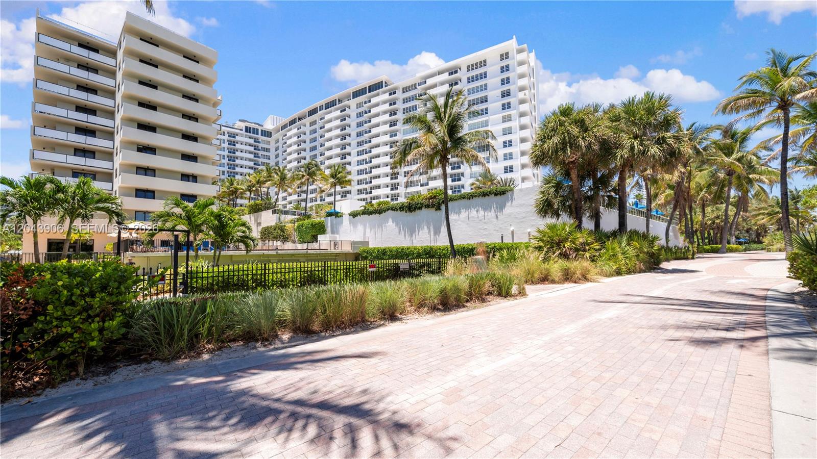 1623 Collins Avenue 415 Property Photo 7