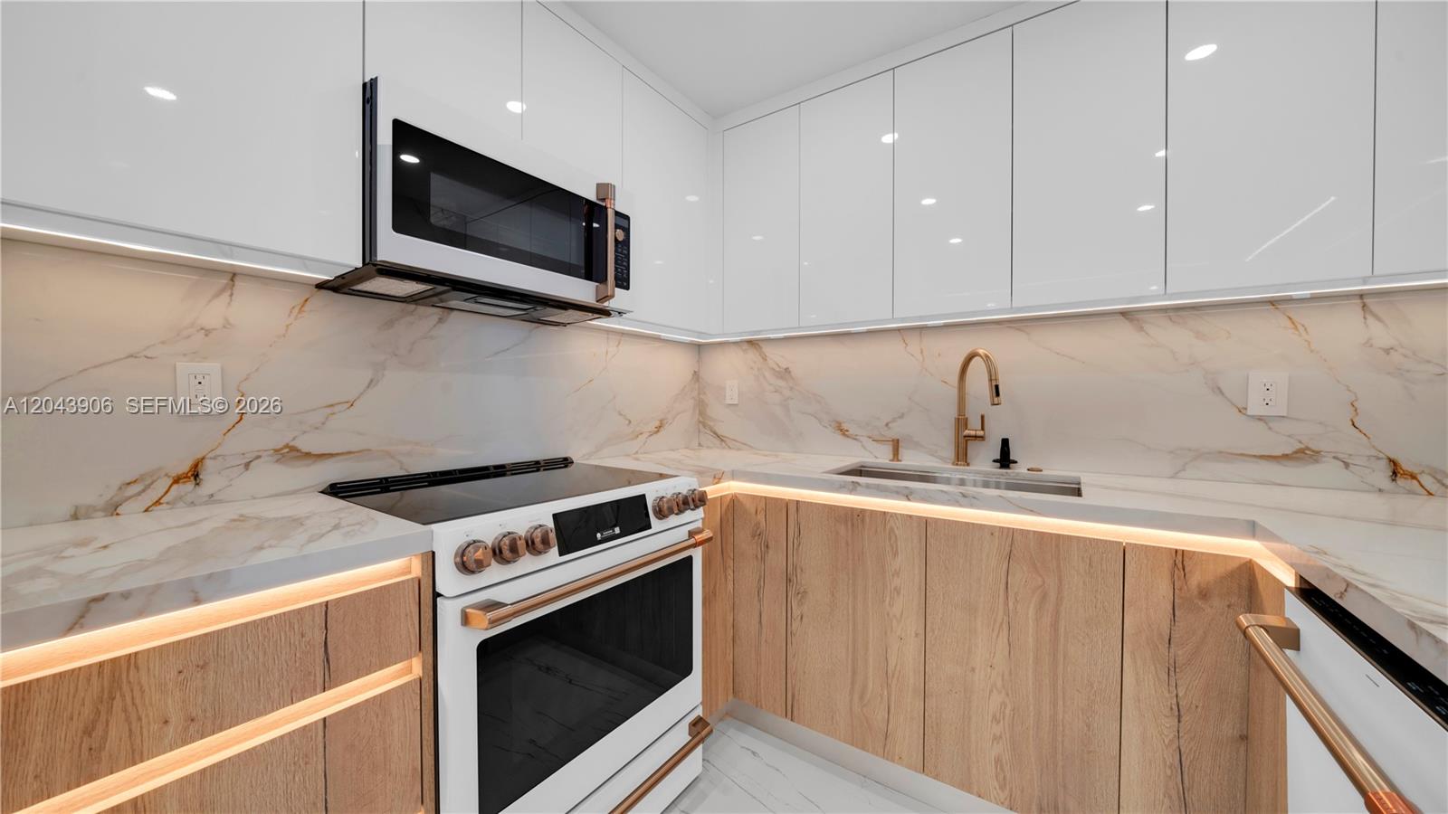 1623 Collins Avenue 415 Property Photo 10