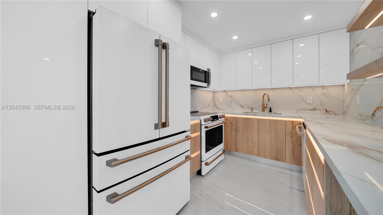 1623 Collins Avenue 415 Property Photo 11
