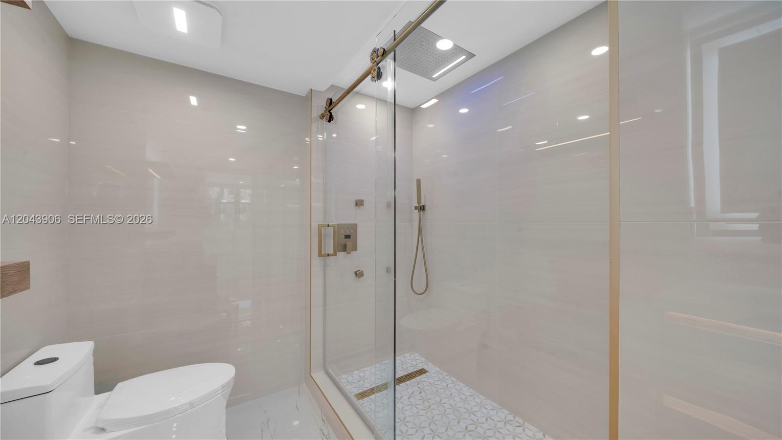 1623 Collins Avenue 415 Property Photo 27