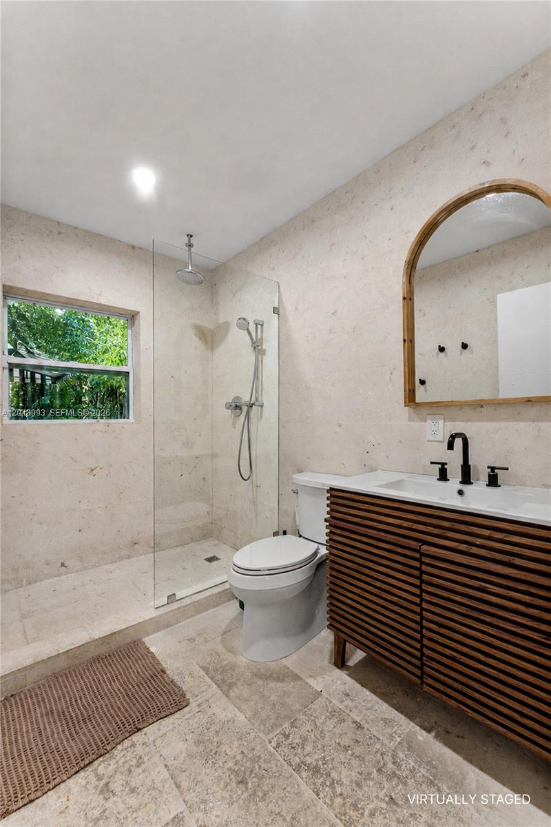 1110 N River Drive Property Photo 10