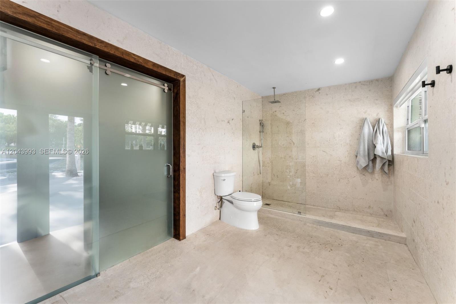 1110 N River Drive Property Photo 14
