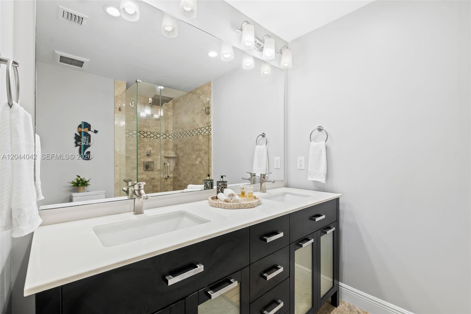 711 N Riverside Drive 302 Property Photo 16