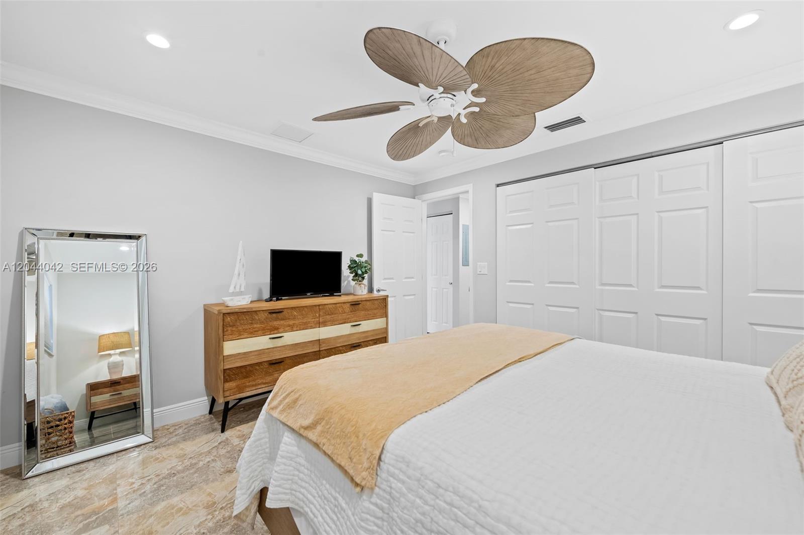 711 N Riverside Drive 302 Property Photo 18