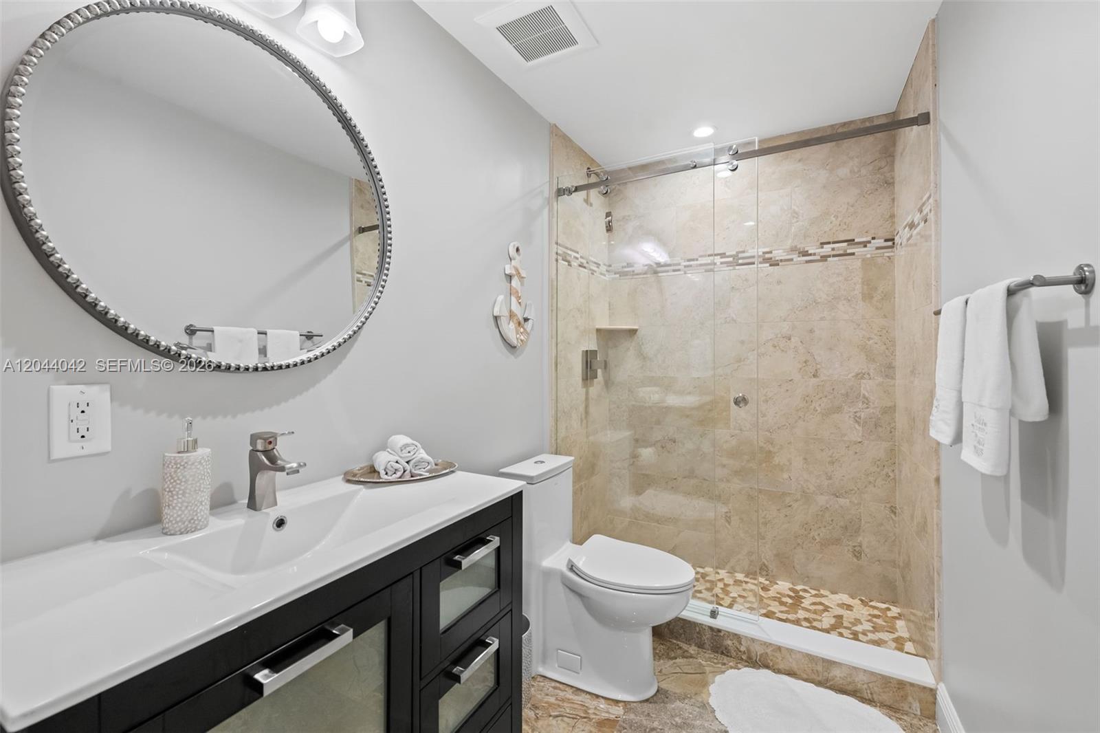 711 N Riverside Drive 302 Property Photo 20