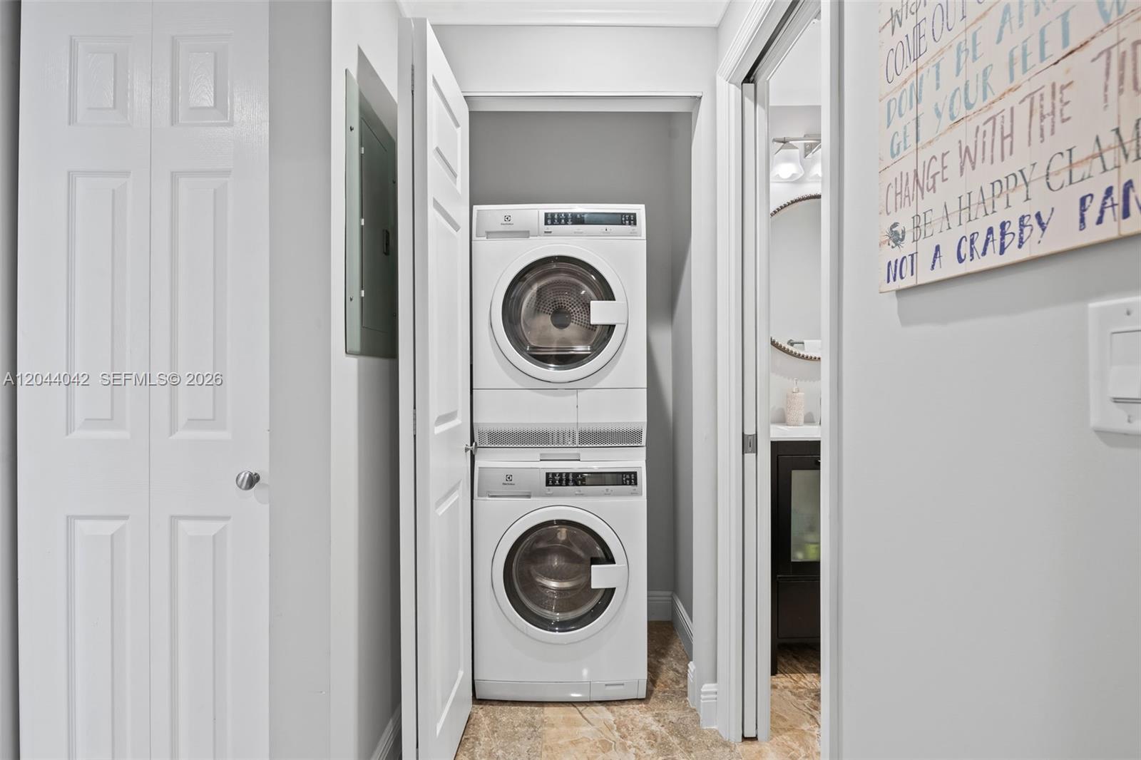 711 N Riverside Drive 302 Property Photo 21