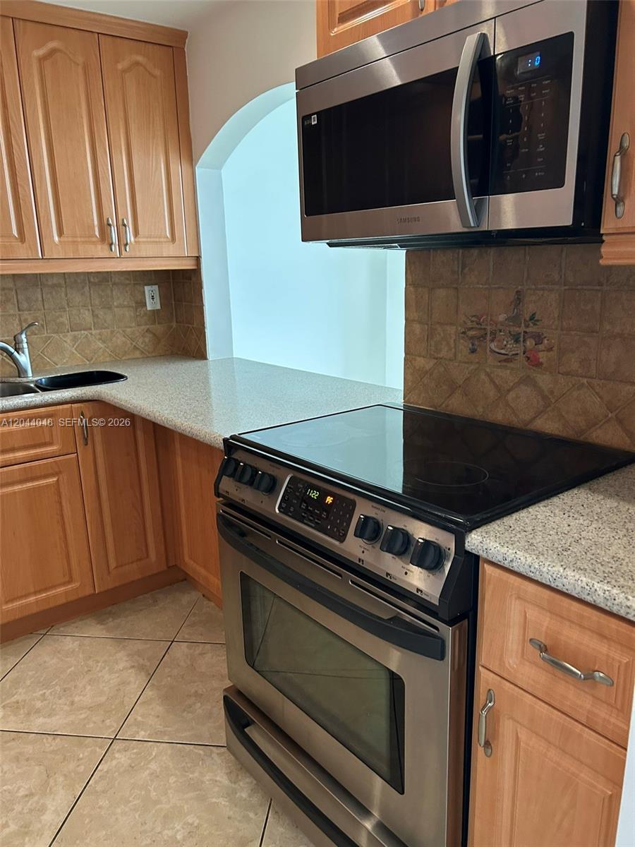 2625 Collins Avenue 1805 Property Photo 8