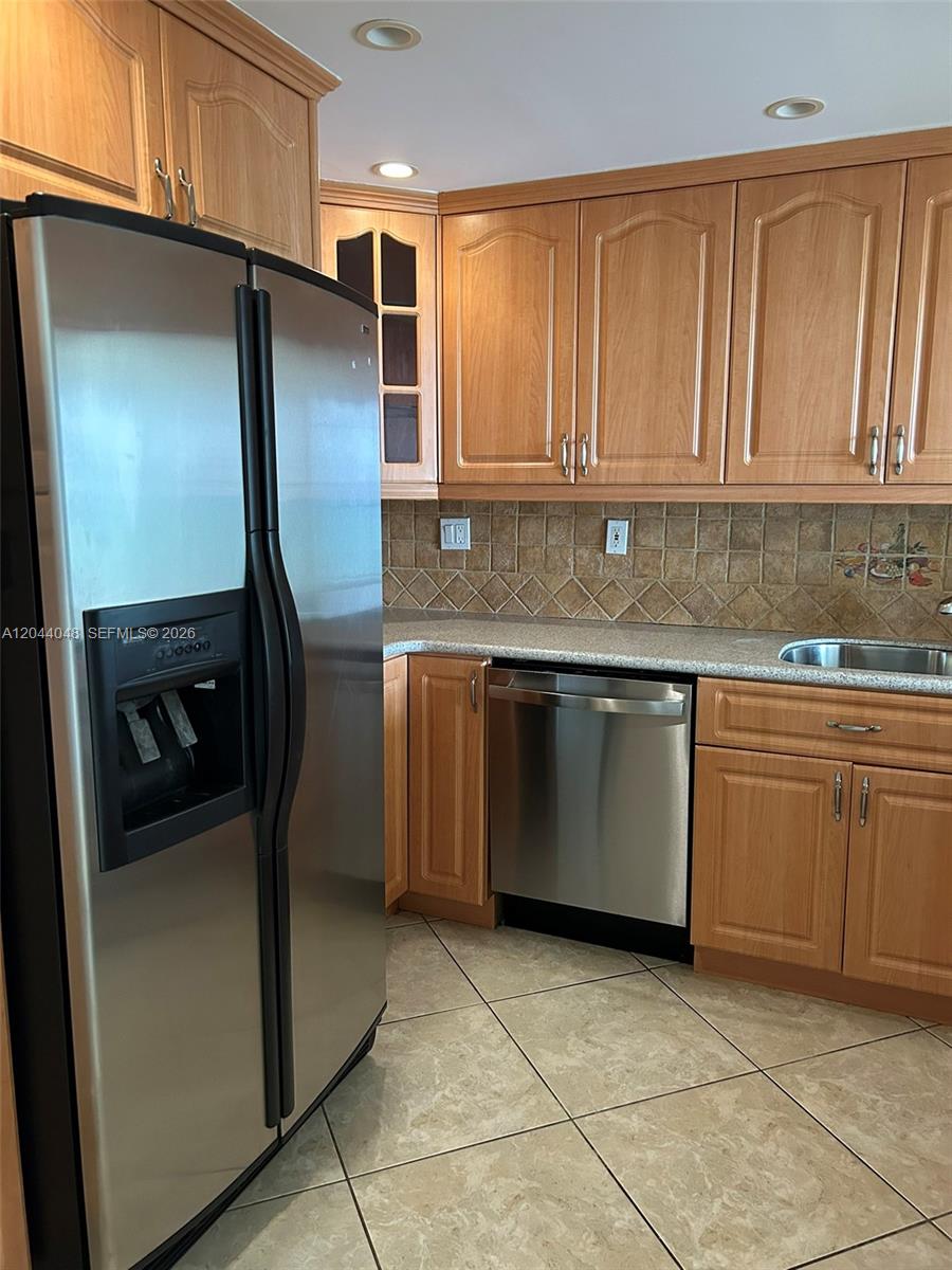2625 Collins Avenue 1805 Property Photo 9