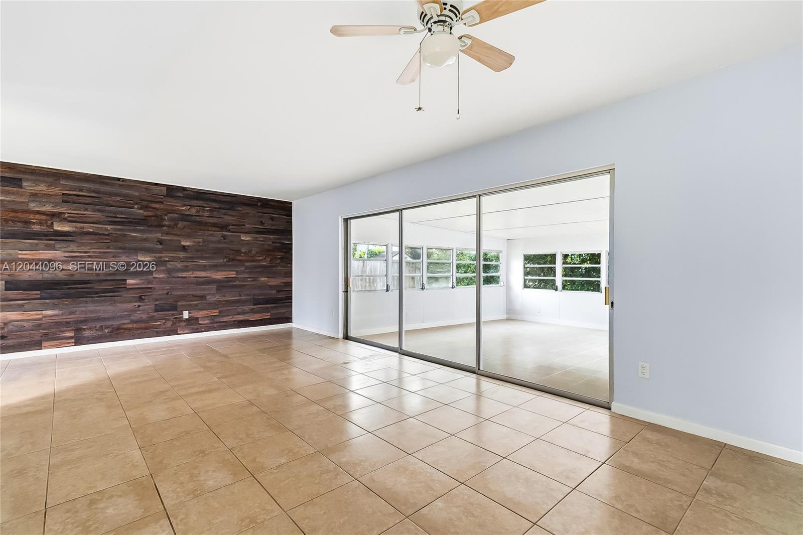 106 E Park Lane E Property Photo 4