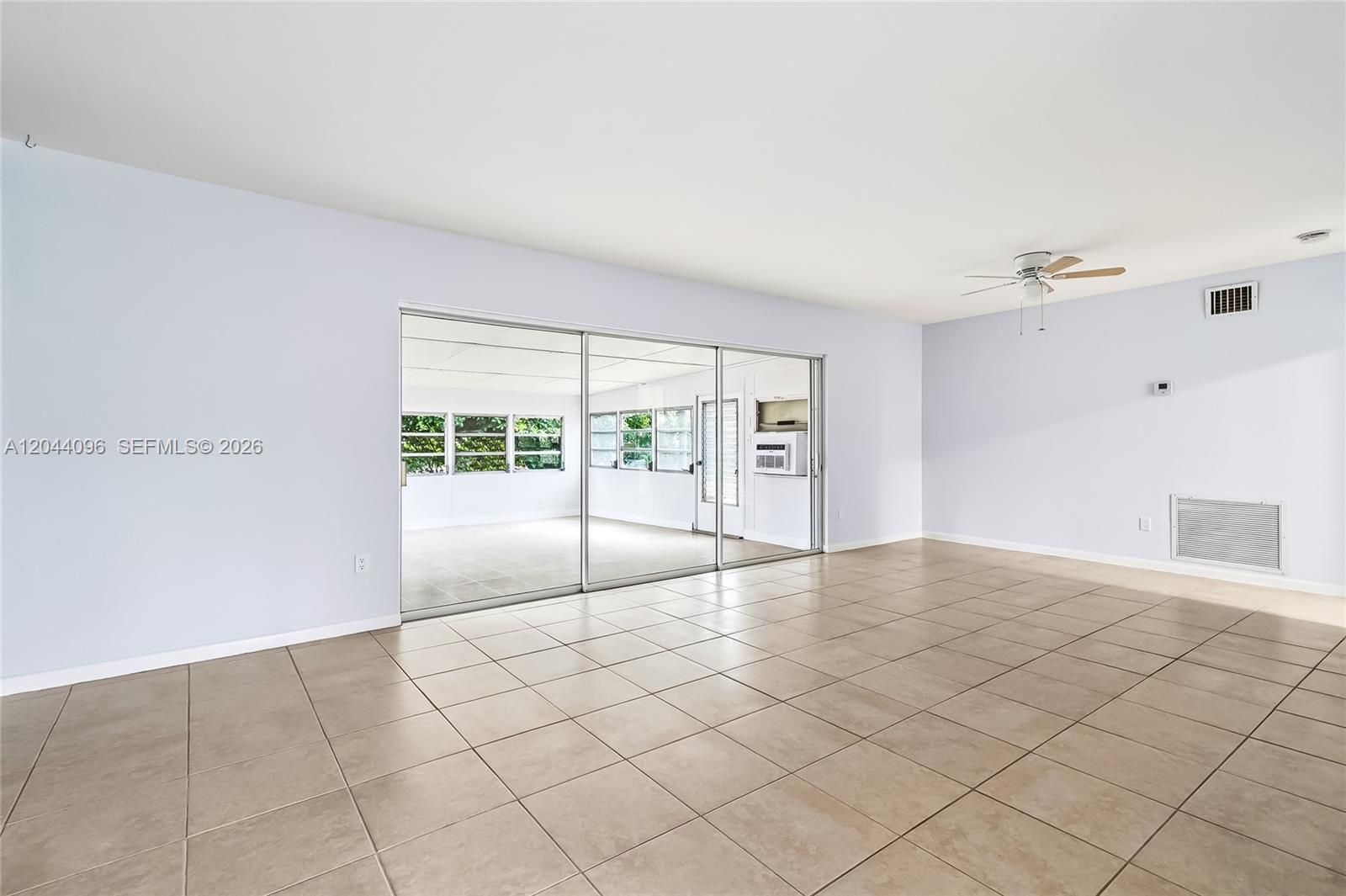 106 E Park Lane E Property Photo 5