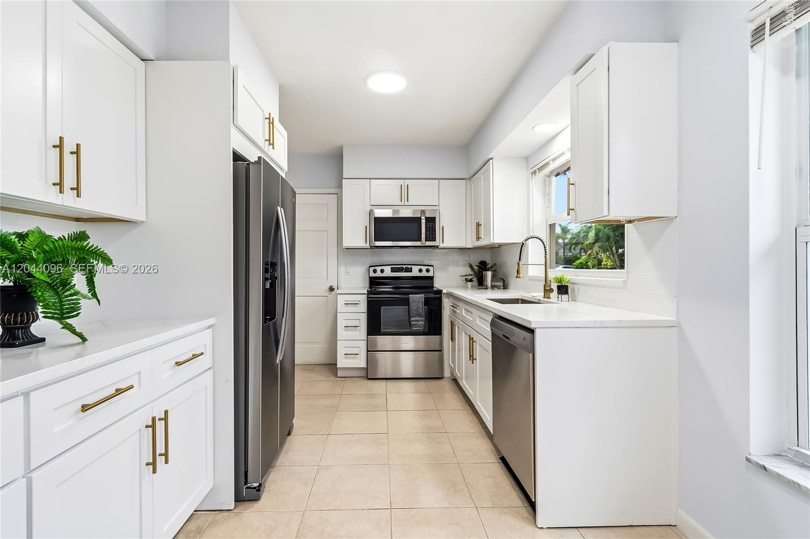 106 E Park Lane E Property Photo 7