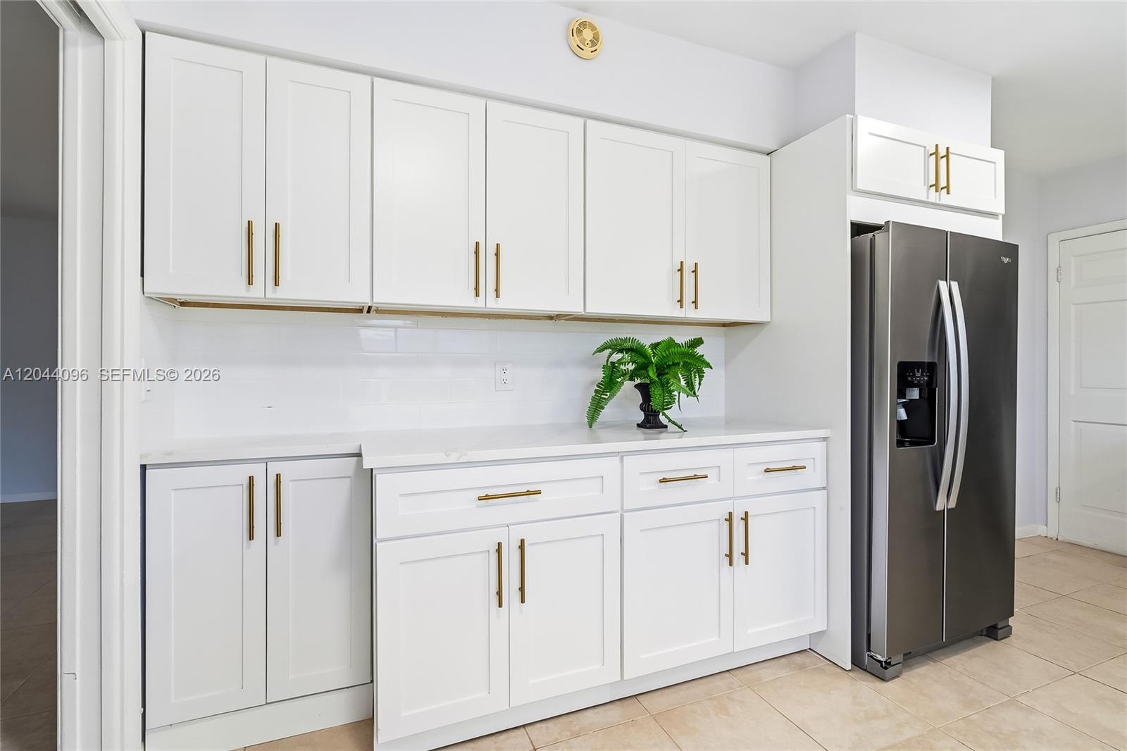 106 E Park Lane E Property Photo 8