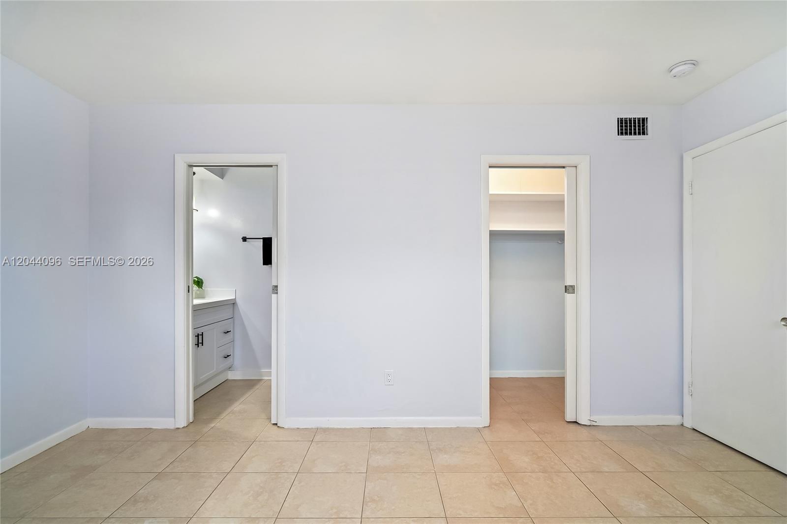 106 E Park Lane E Property Photo 13