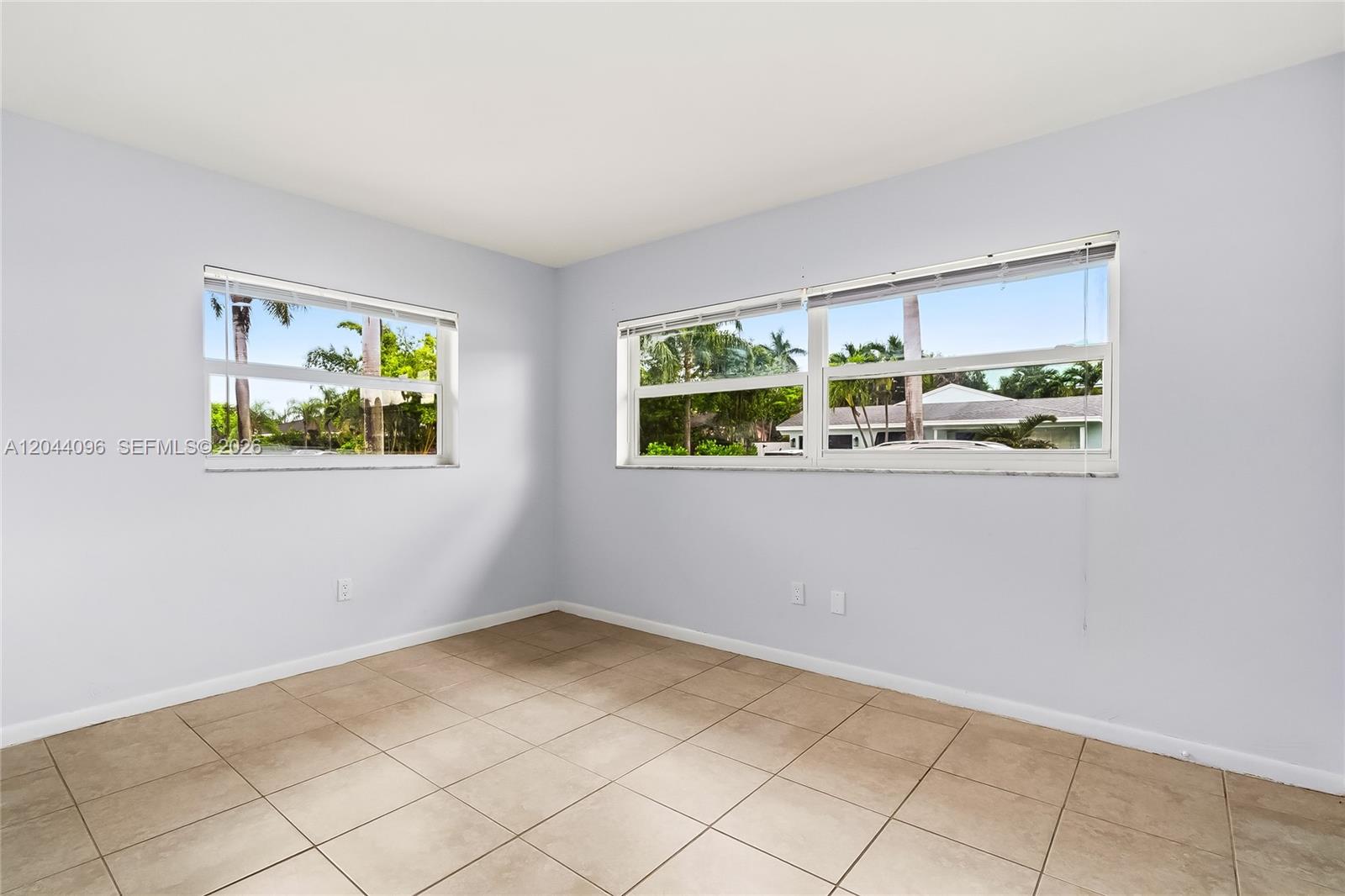 106 E Park Lane E Property Photo 18