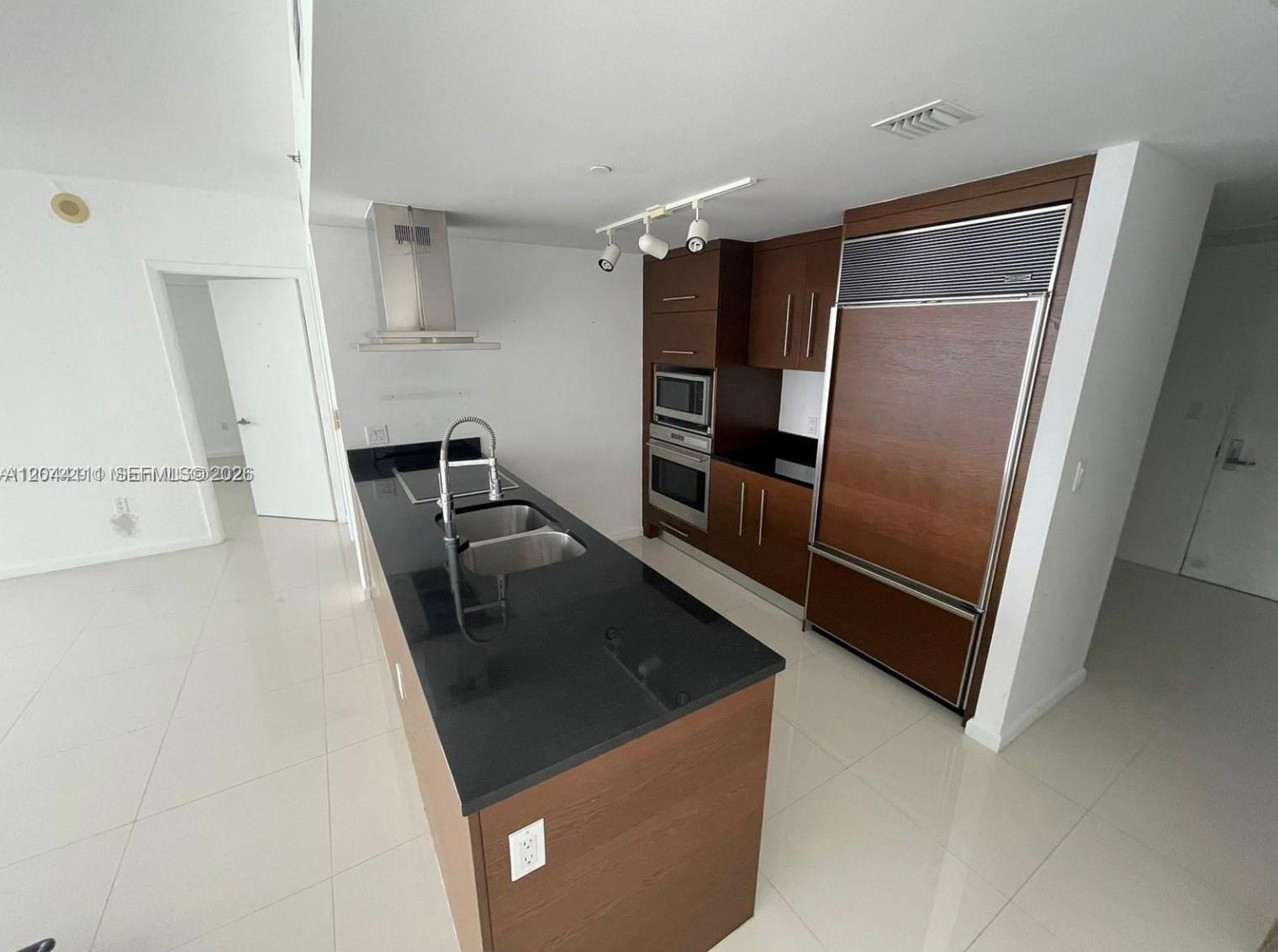 495 Brickell Avenue 4804 Property Photo 6