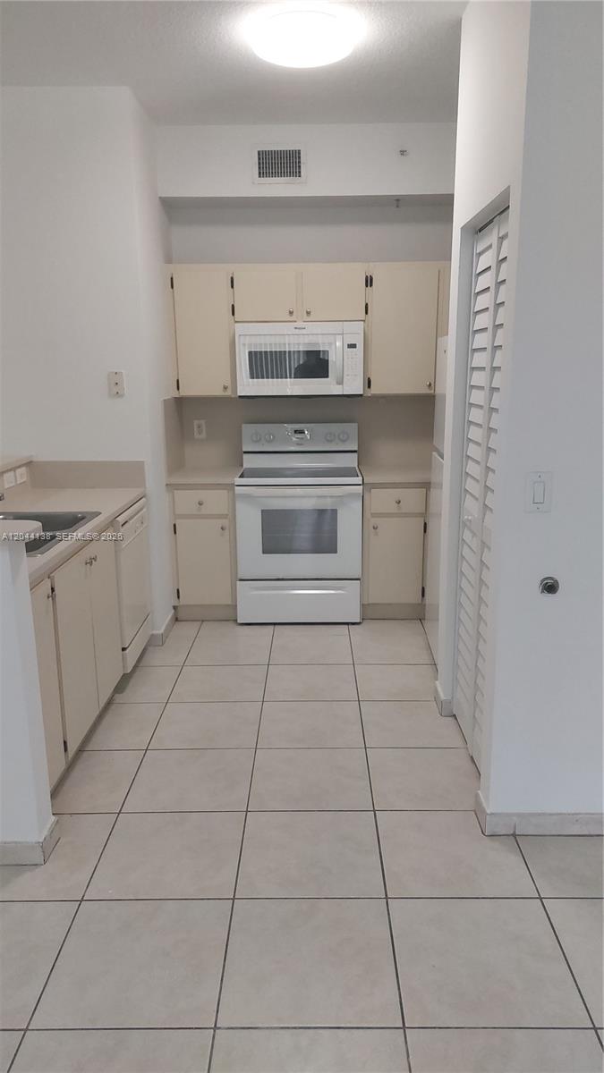 7290 Nw 114th Avenue 206-7 Property Photo 4