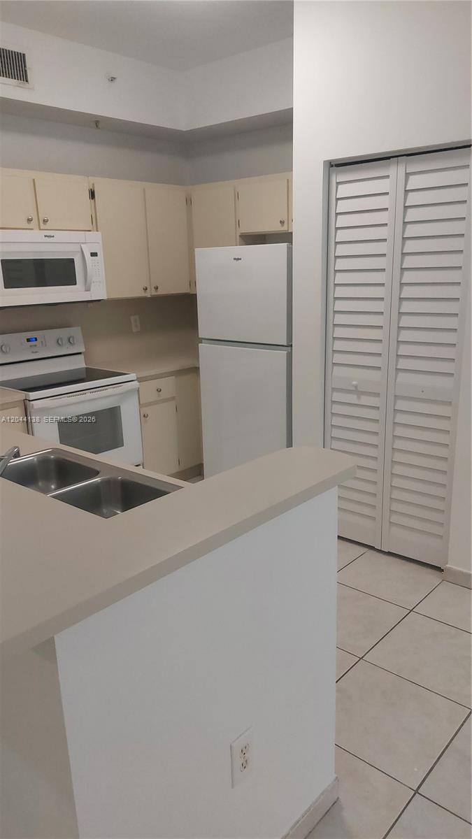 7290 Nw 114th Avenue 206-7 Property Photo 6