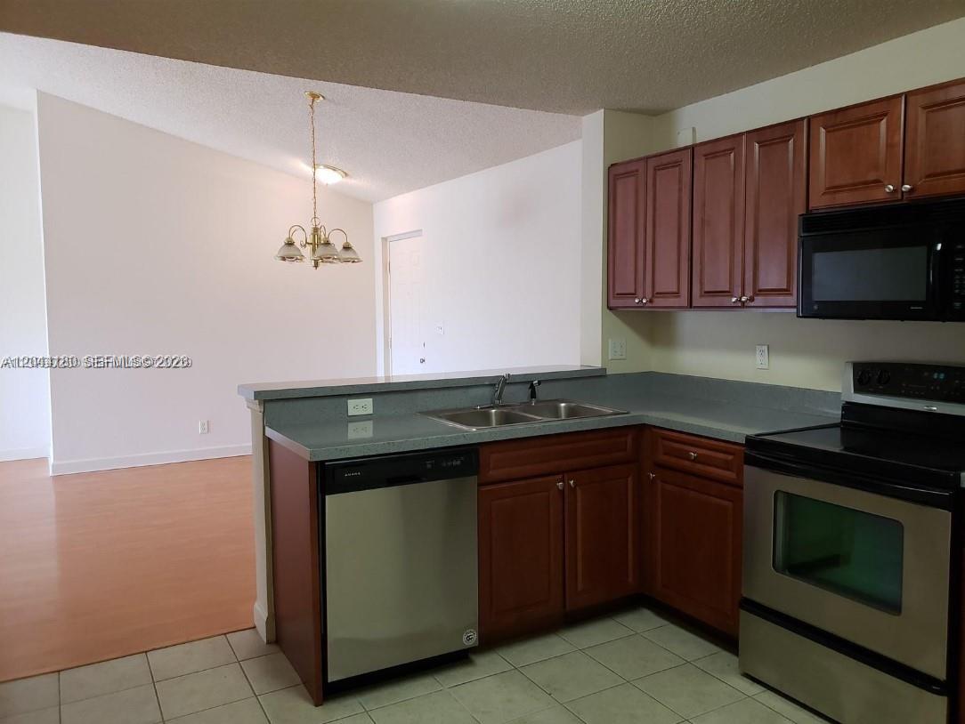 10105 W Sunrise Boulevard 303 Property Photo 6