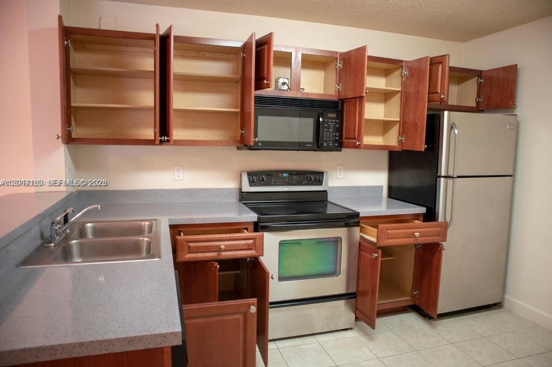 10105 W Sunrise Boulevard 303 Property Photo 8