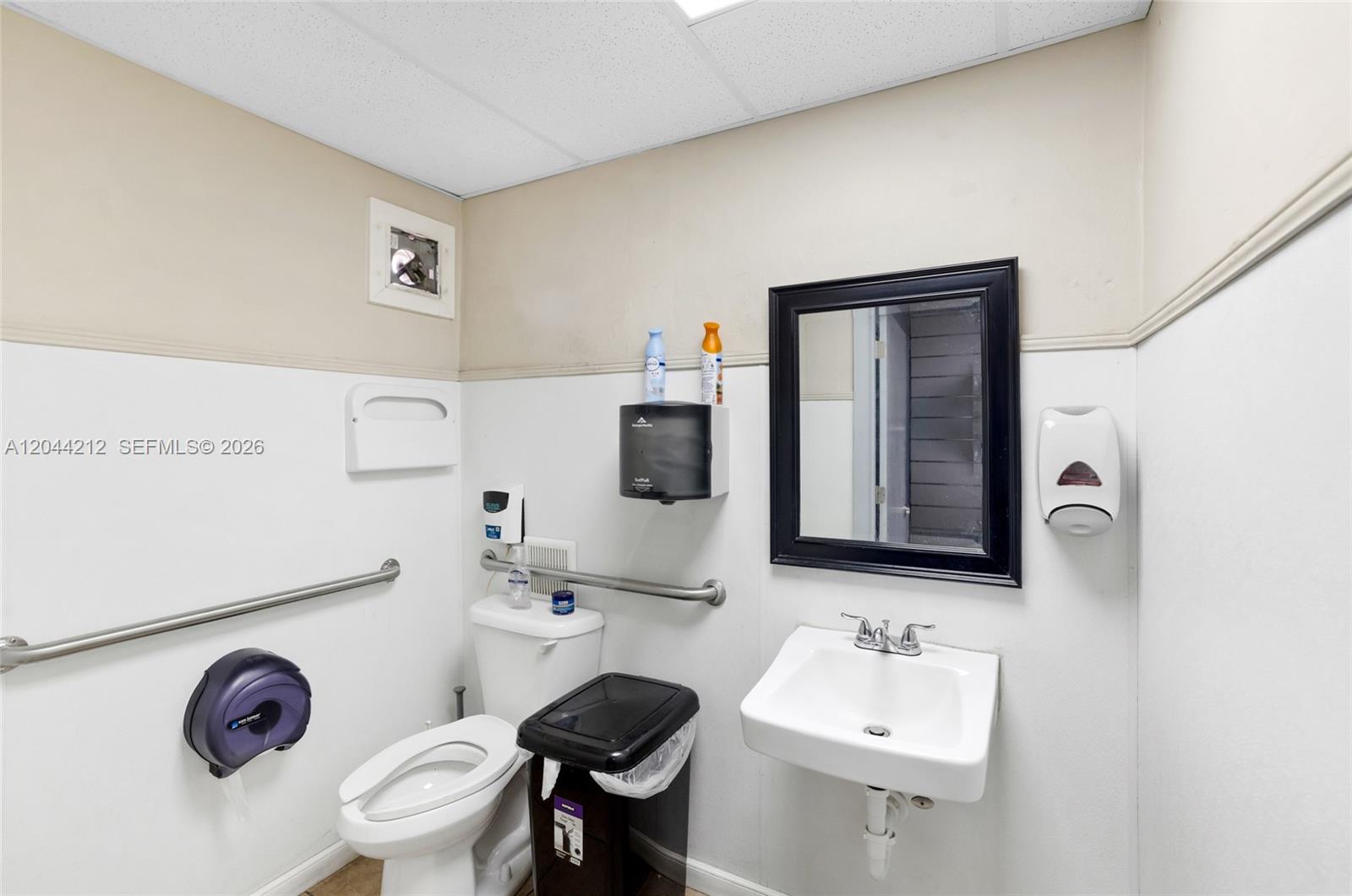 8765 Bird Road Property Photo 13
