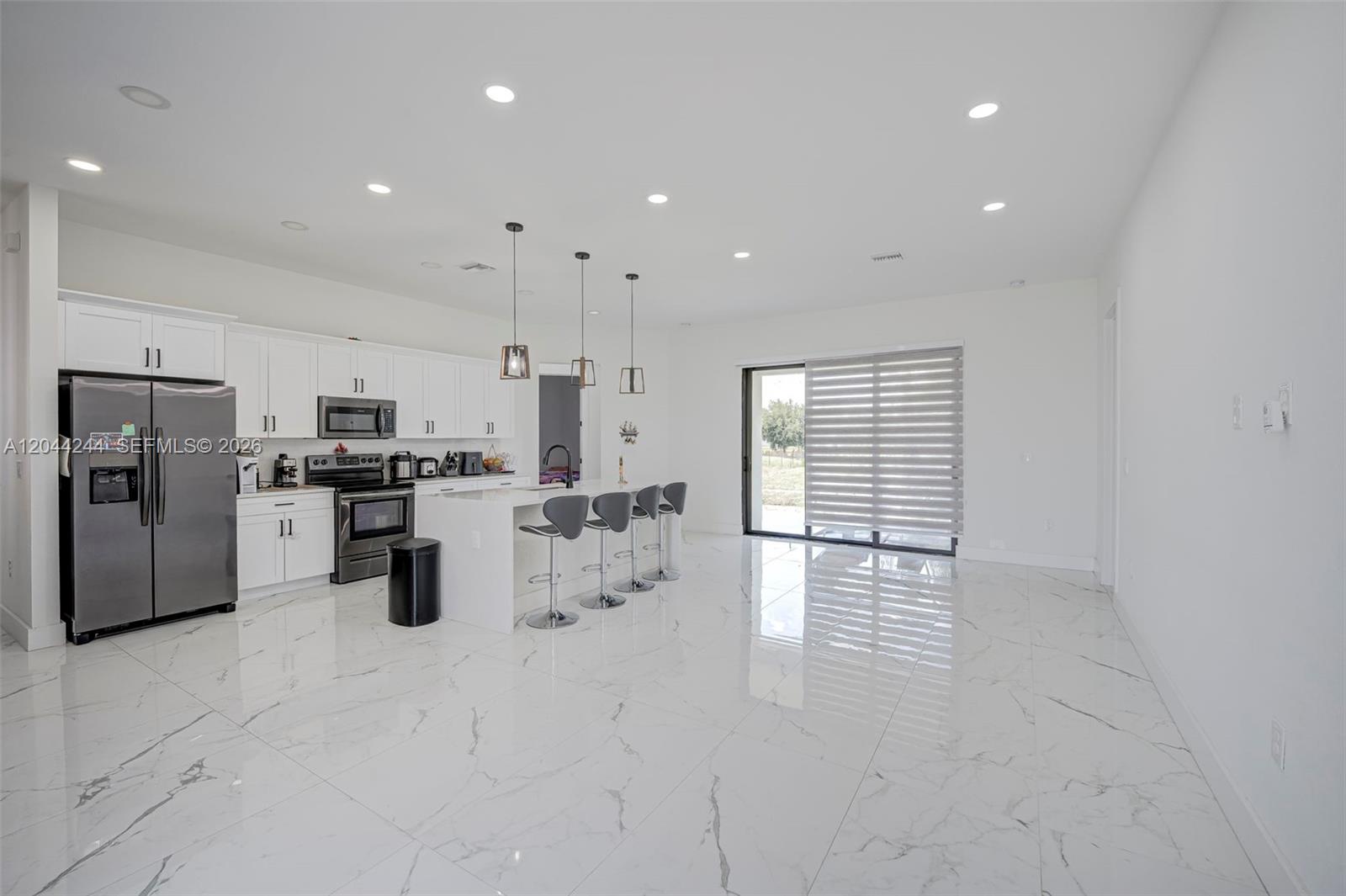 7834 14th Place Property Photo 3
