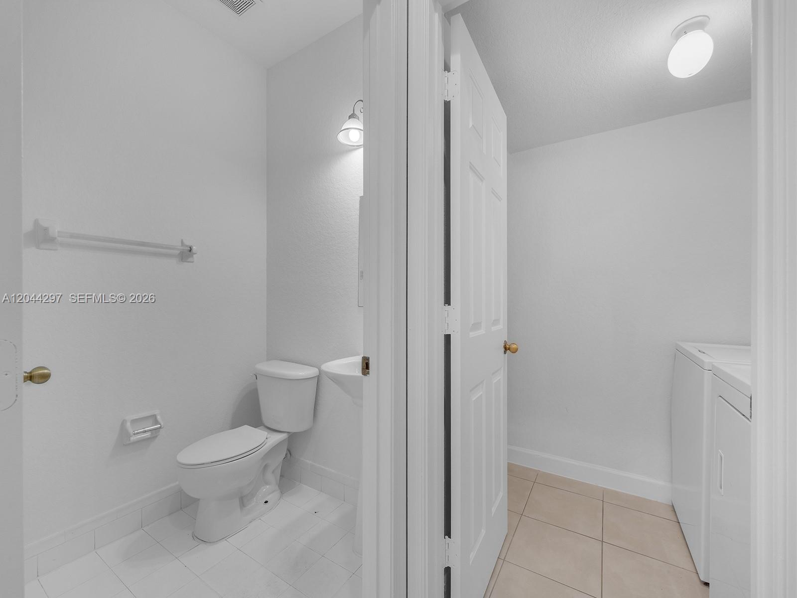 2482 Se 15th Court Property Photo 9