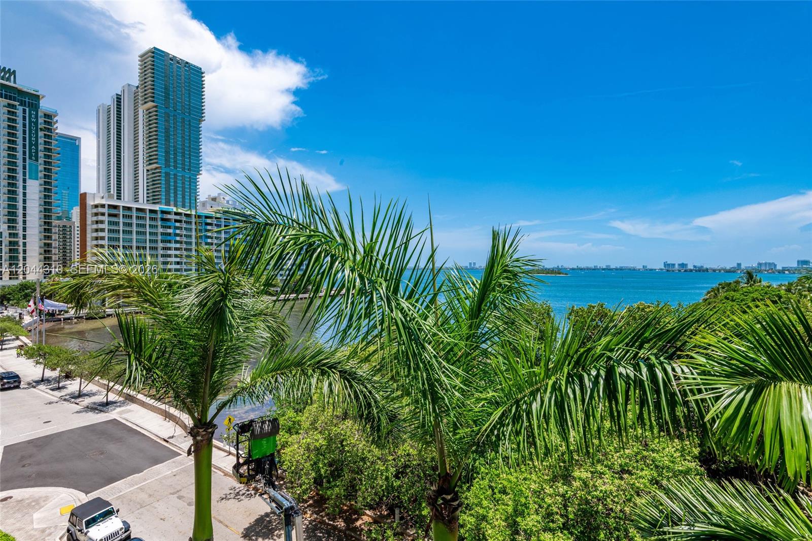 2000 N Bayshore Drive 516 Property Photo 4