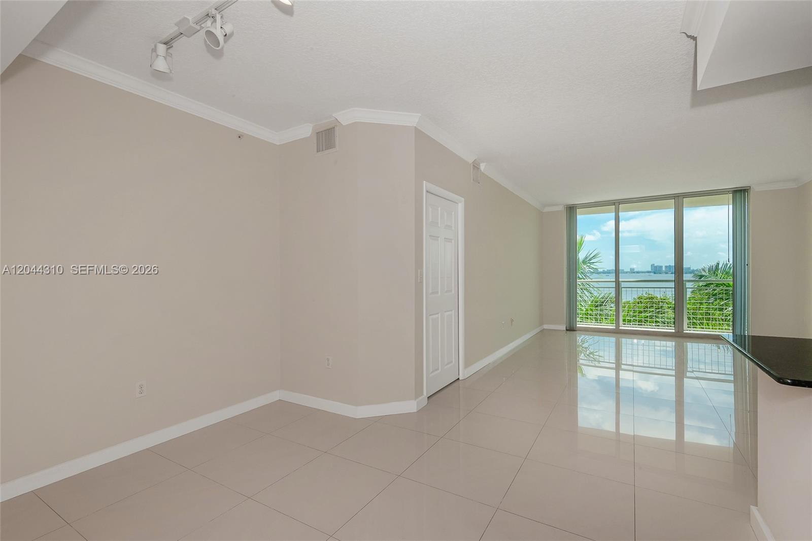 2000 N Bayshore Drive 516 Property Photo 7
