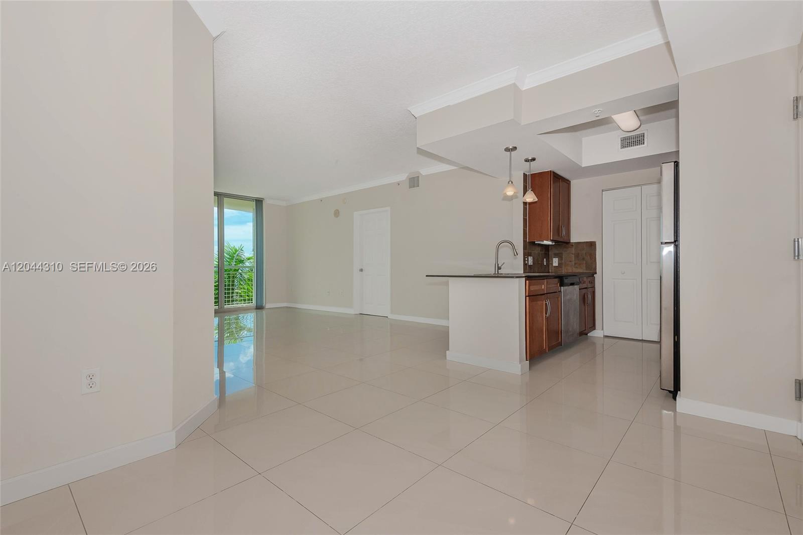 2000 N Bayshore Drive 516 Property Photo 9