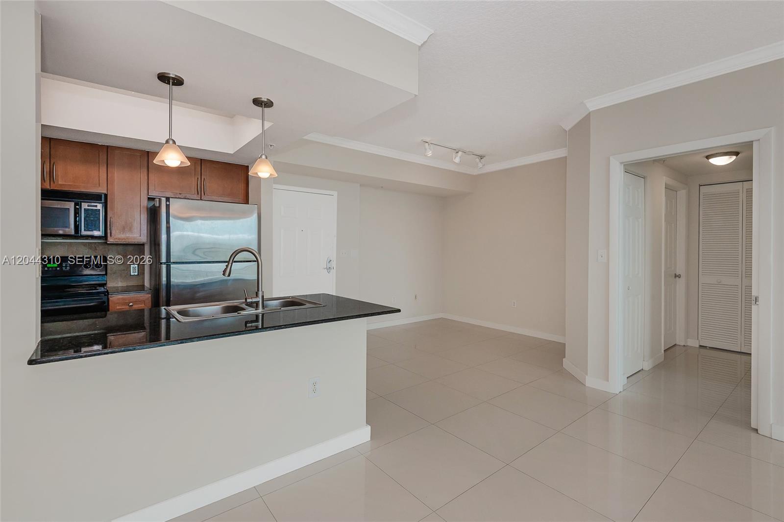 2000 N Bayshore Drive 516 Property Photo 11