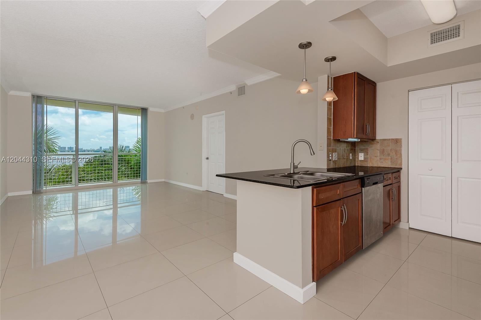 2000 N Bayshore Drive 516 Property Photo 18