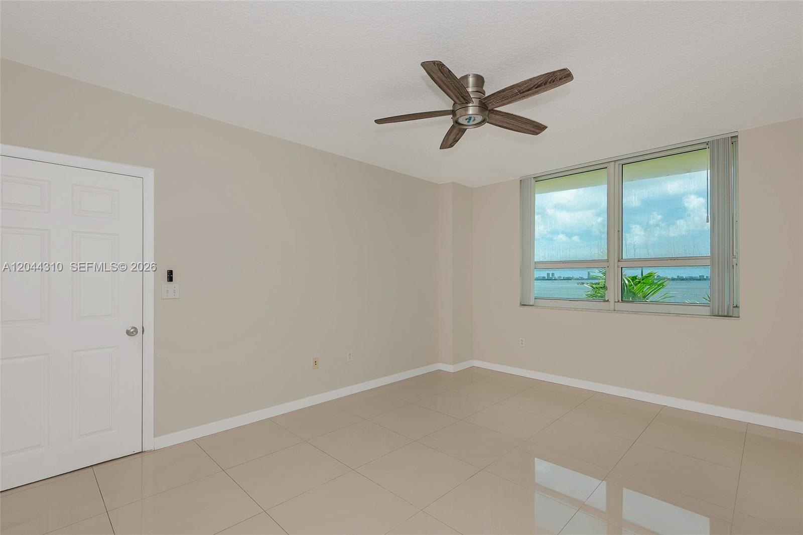 2000 N Bayshore Drive 516 Property Photo 23