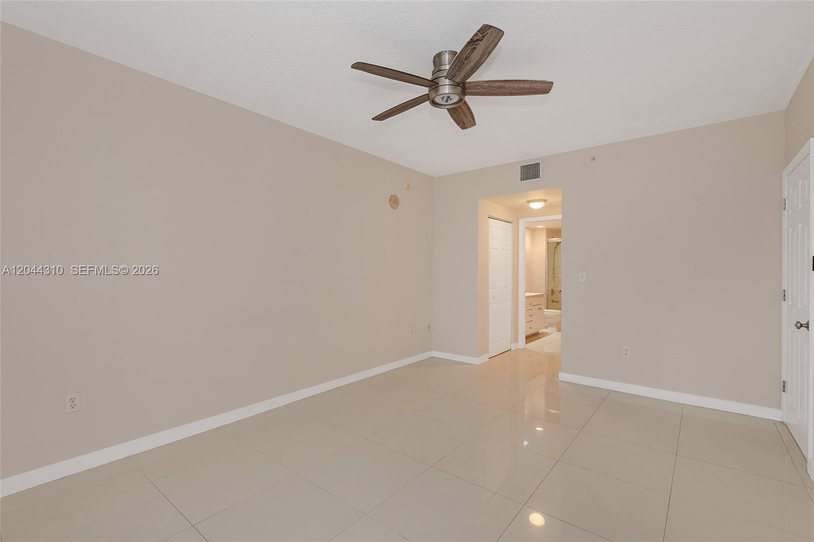 2000 N Bayshore Drive 516 Property Photo 25