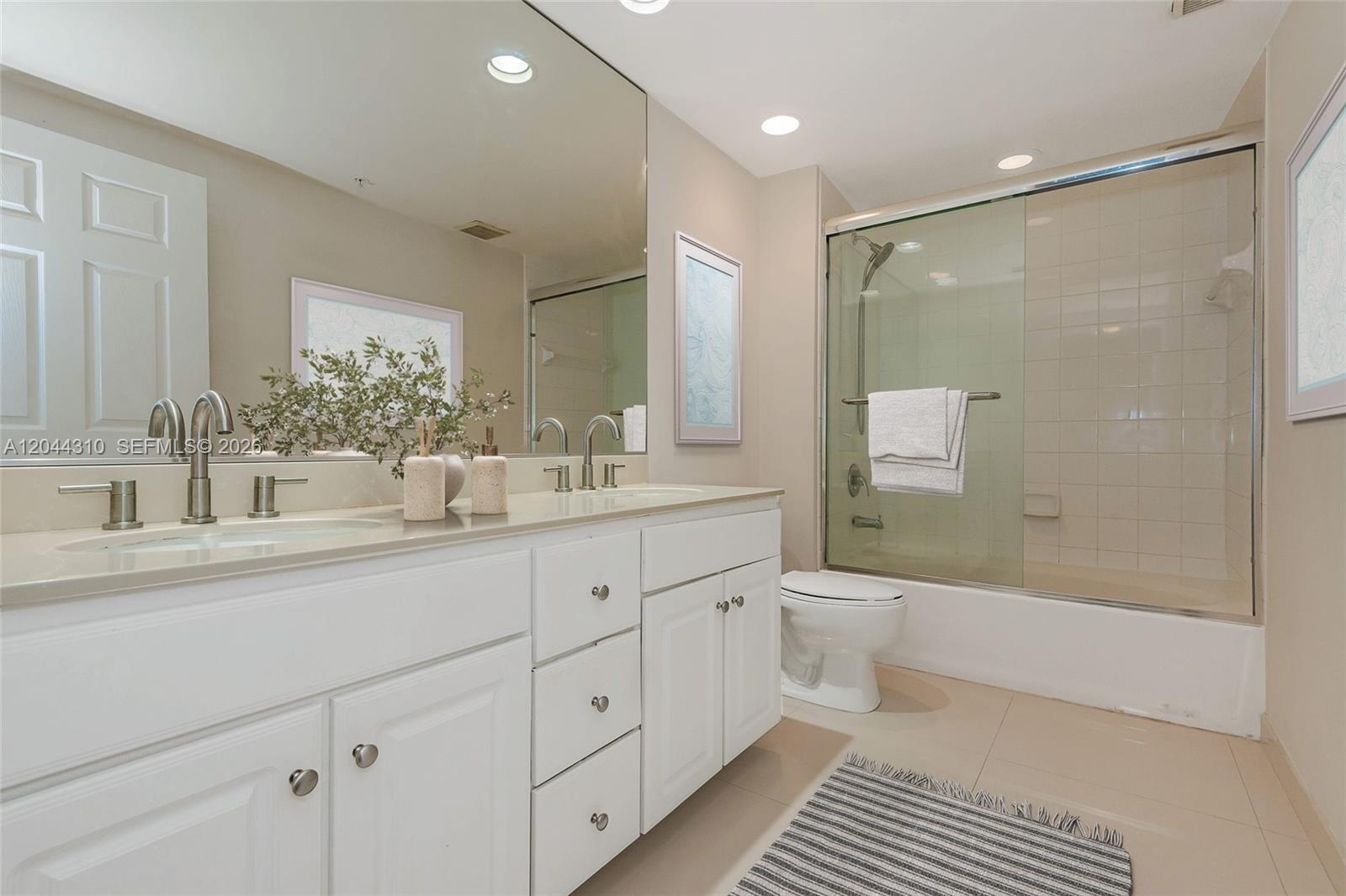 2000 N Bayshore Drive 516 Property Photo 26