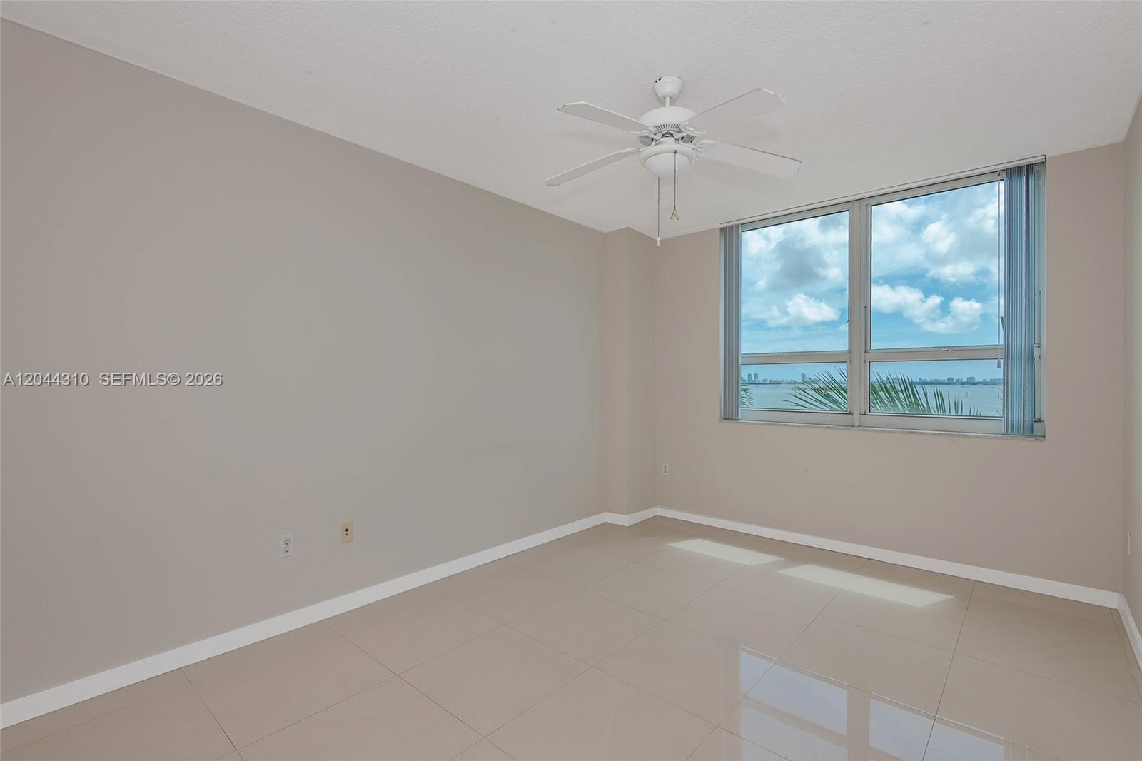 2000 N Bayshore Drive 516 Property Photo 29