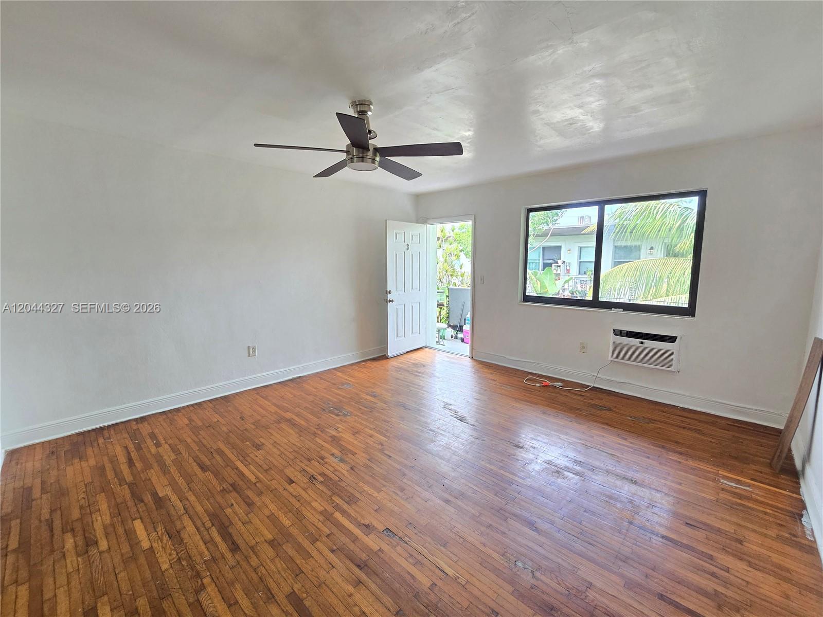 7035 Rue Granville 3 Property Photo 1