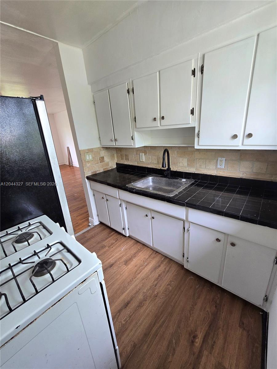 7035 Rue Granville 3 Property Photo 5