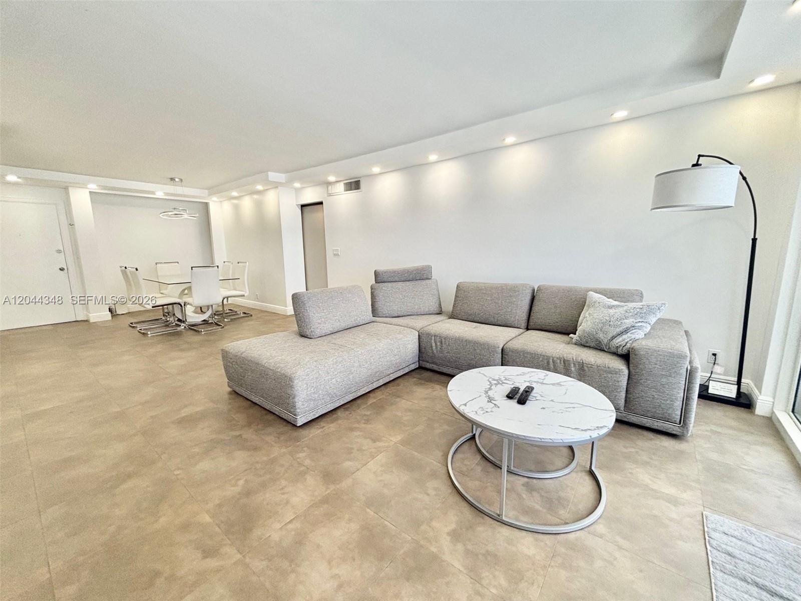 2030 S Ocean Drive 423 Property Photo 4
