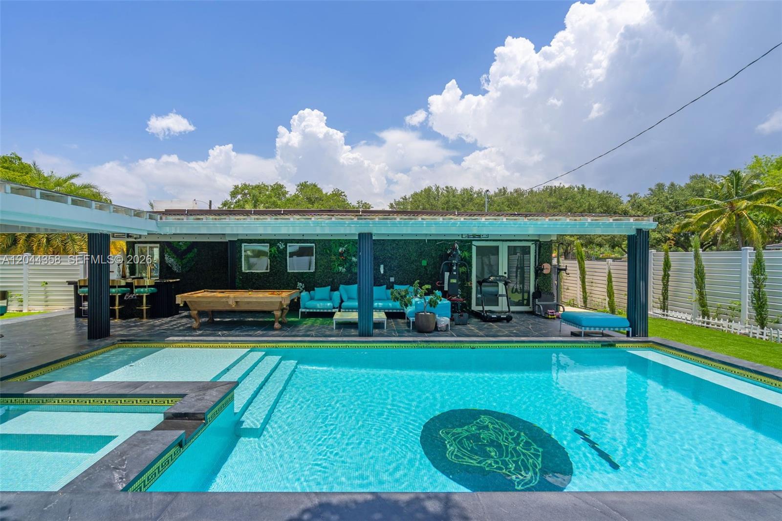 A12044358 Property Photo 25