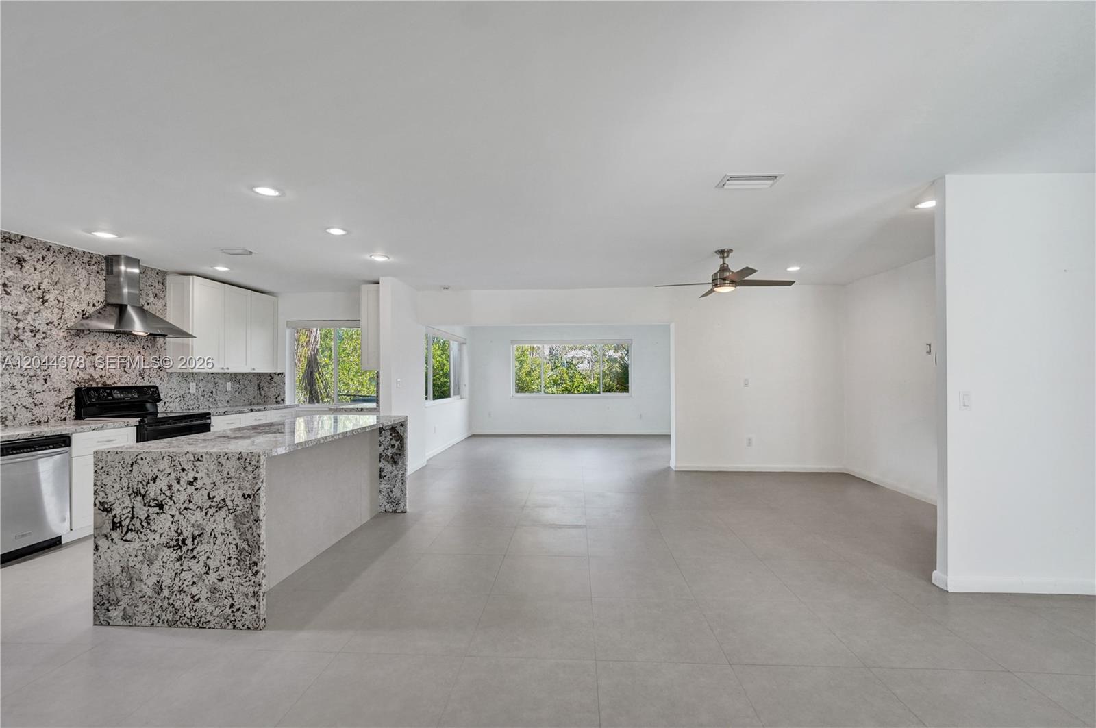 4311 Hayes Street Property Photo 6