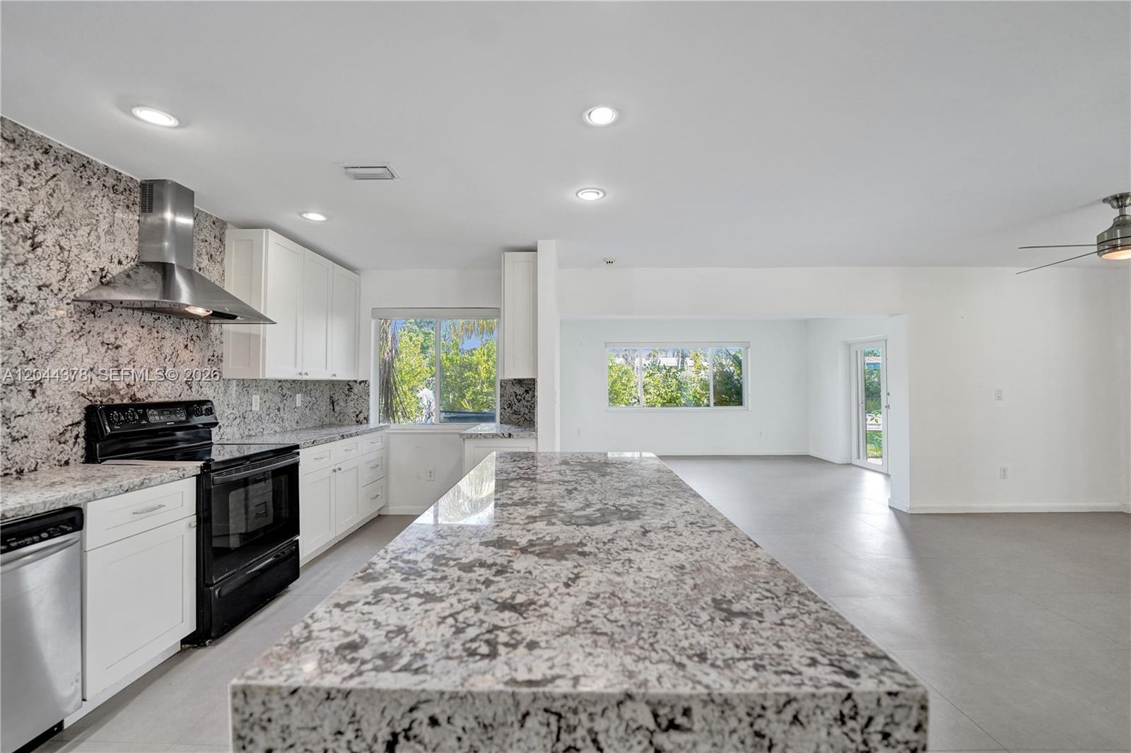 4311 Hayes Street Property Photo 8
