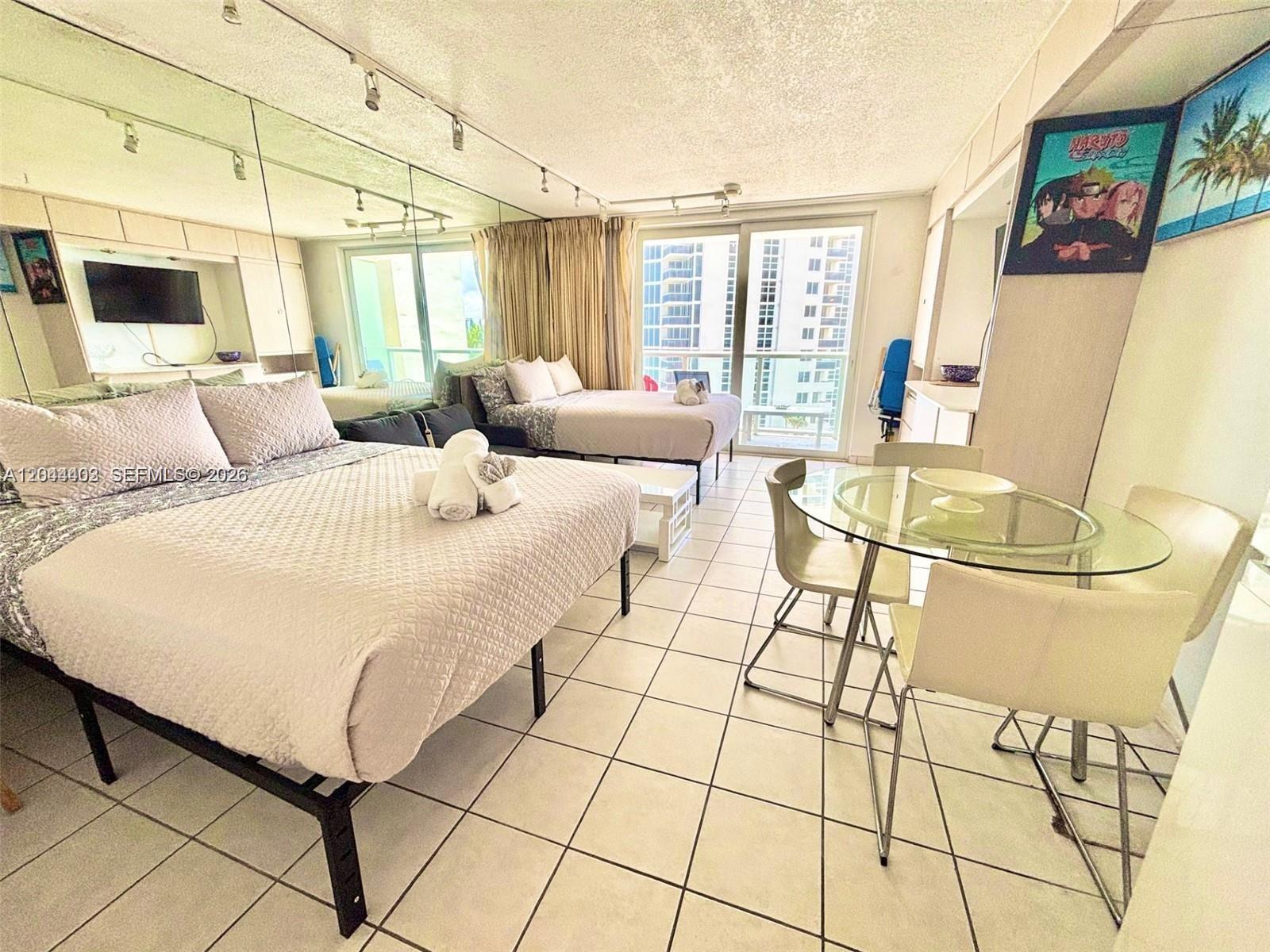 19201 Collins Avenue 606 Property Photo 7