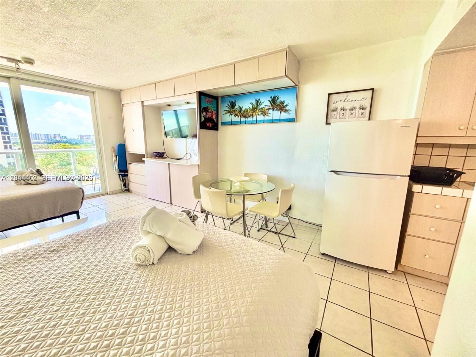 19201 Collins Avenue 606 Property Photo 9