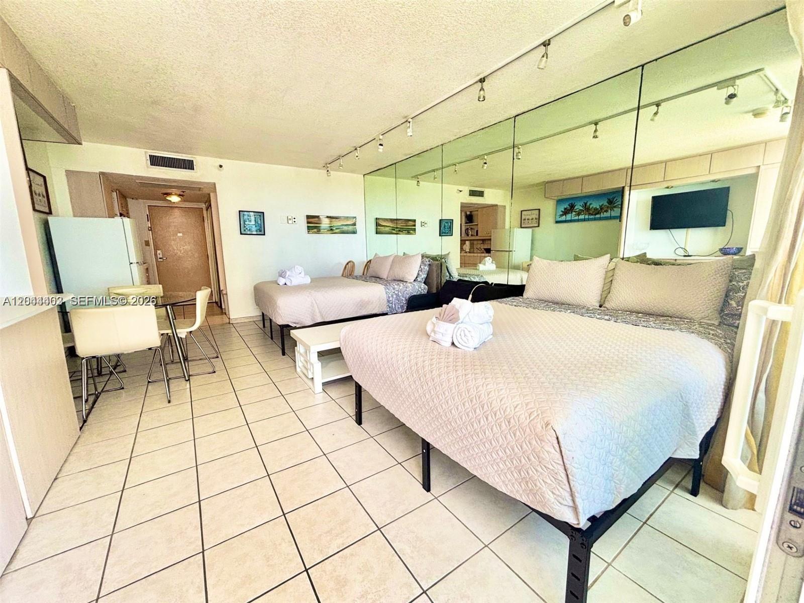 19201 Collins Avenue 606 Property Photo 11