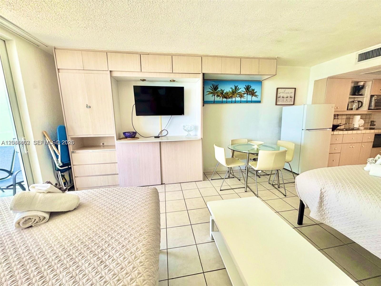 19201 Collins Avenue 606 Property Photo 12