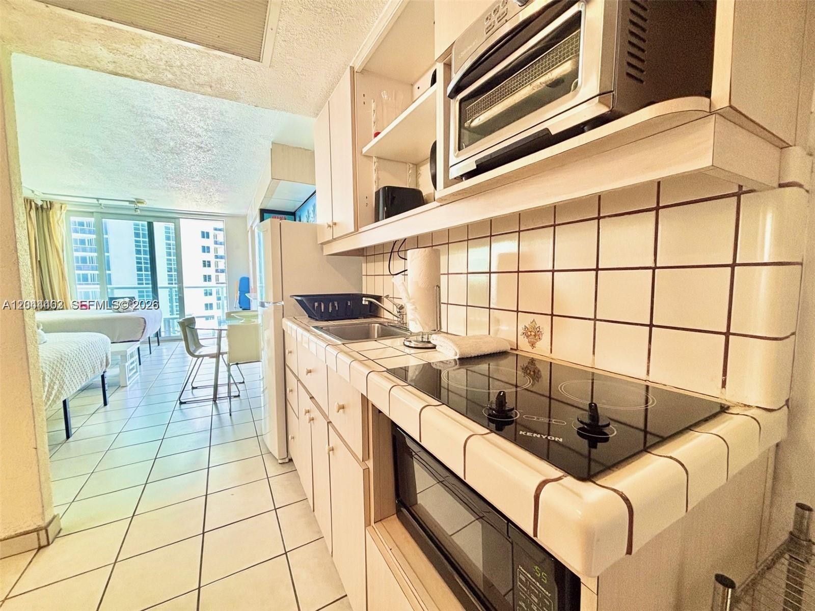 19201 Collins Avenue 606 Property Photo 13